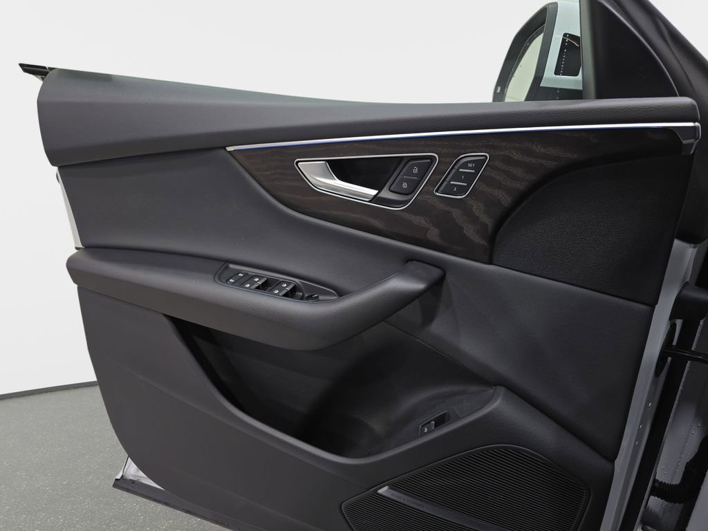 Used 2022 Audi Q8 Premium Plus w/ Premium Plus Package image 29