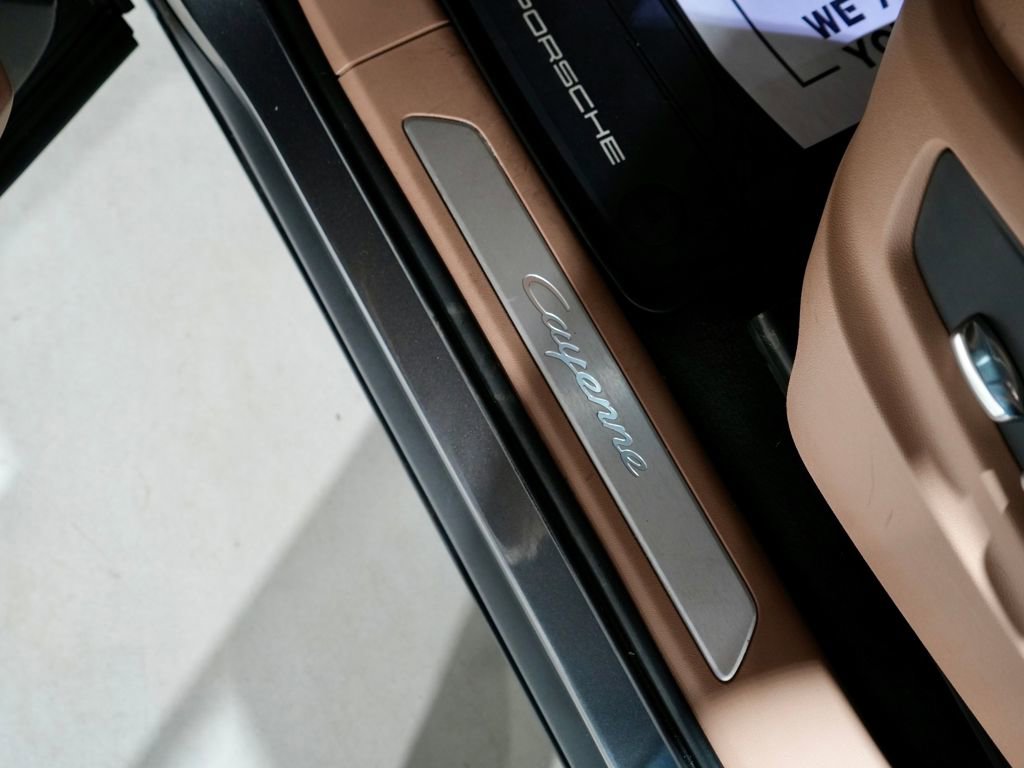 Used 2021 Porsche Cayenne image 36