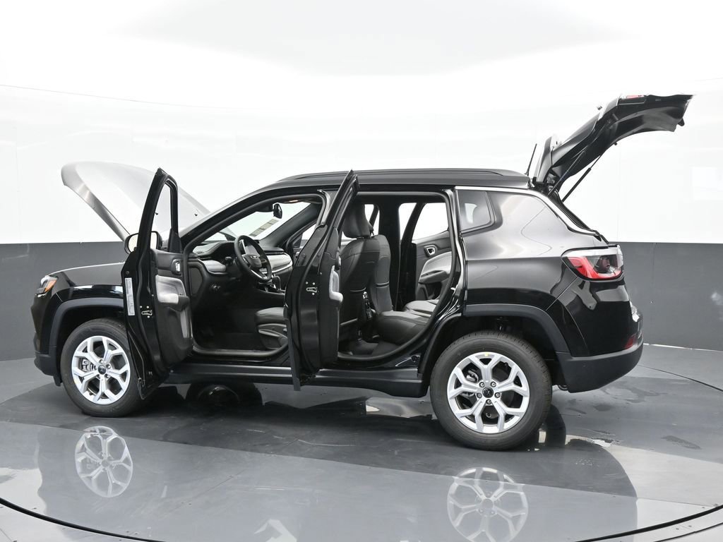 Used 2025 Jeep Compass Latitude image 64