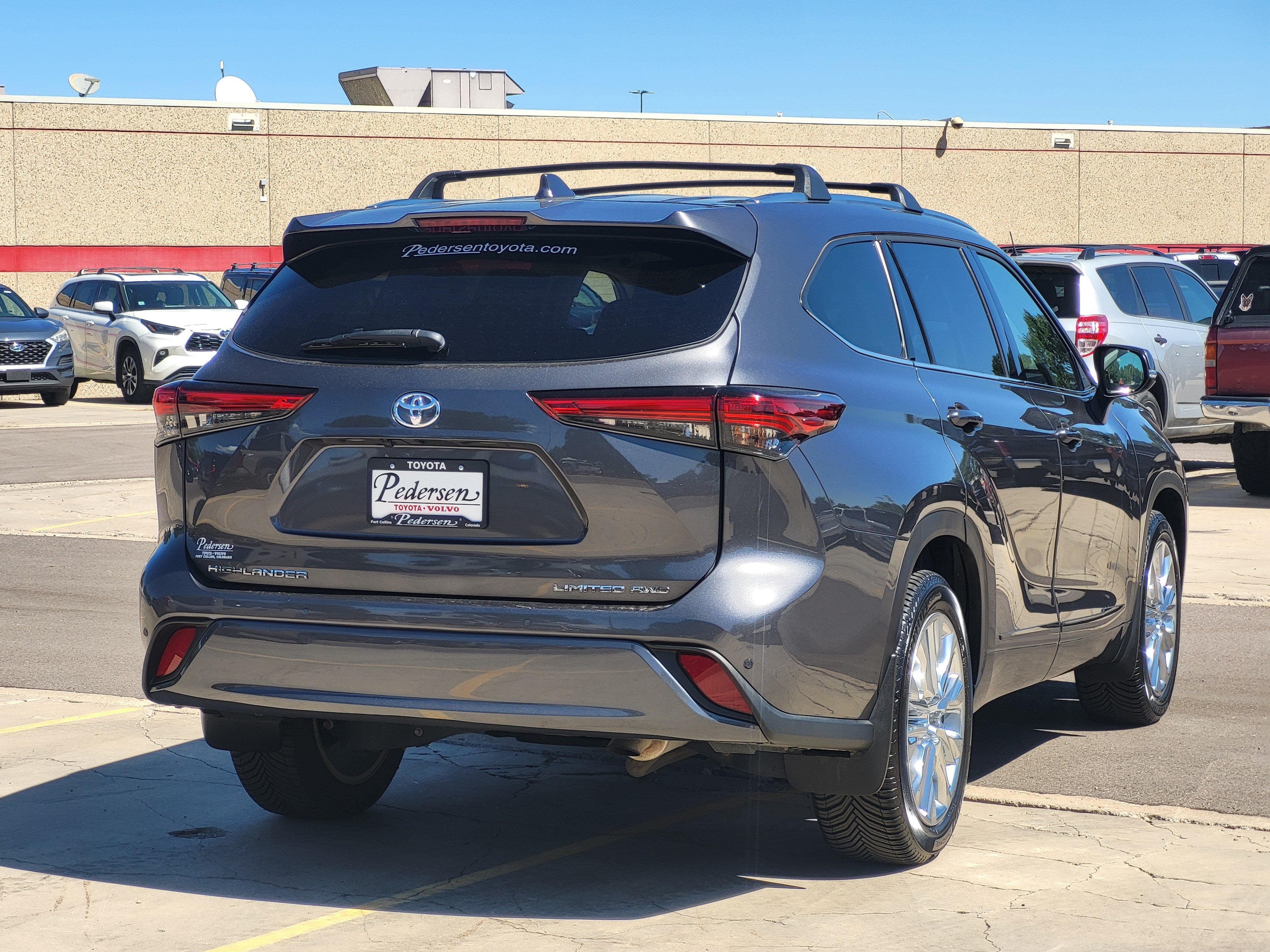 Used 2023 Toyota Highlander Limited AWD/4WD image 2