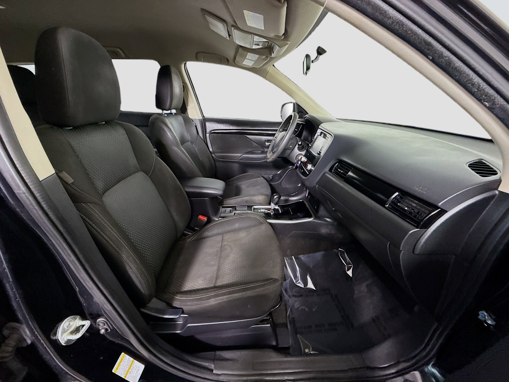 Used 2020 Mitsubishi Outlander ES image 28