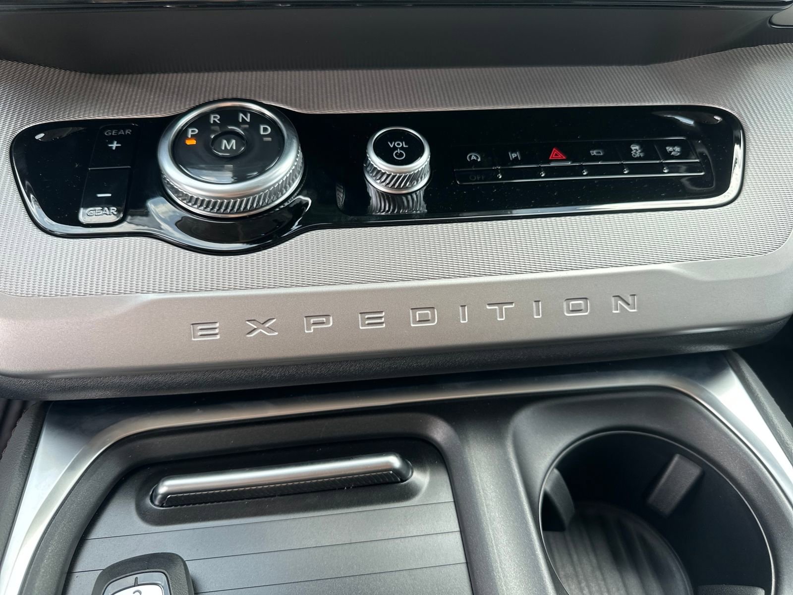 New 2025 Ford Expedition Active image 18