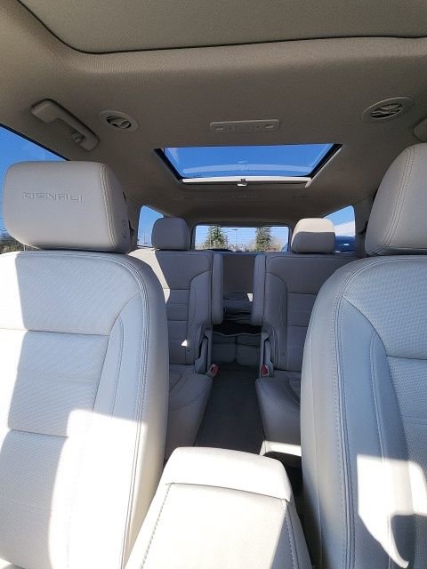 Used 2023 GMC Acadia Denali w/ Black Diamond Edition image 11