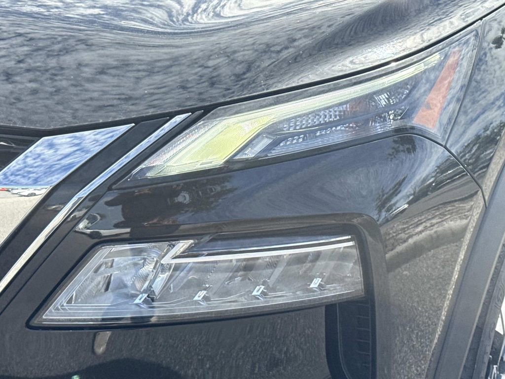 Certified 2022 Nissan Rogue SV image 10