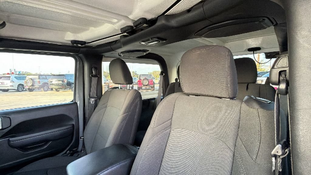Used 2022 Jeep Wrangler Sport AWD/4WD image 16
