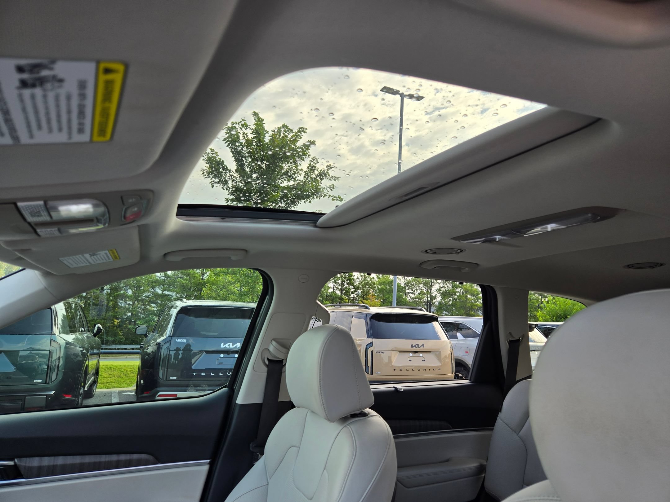 Used 2025 Kia Telluride EX w/ EX Captain's Chair Package FWD image 25