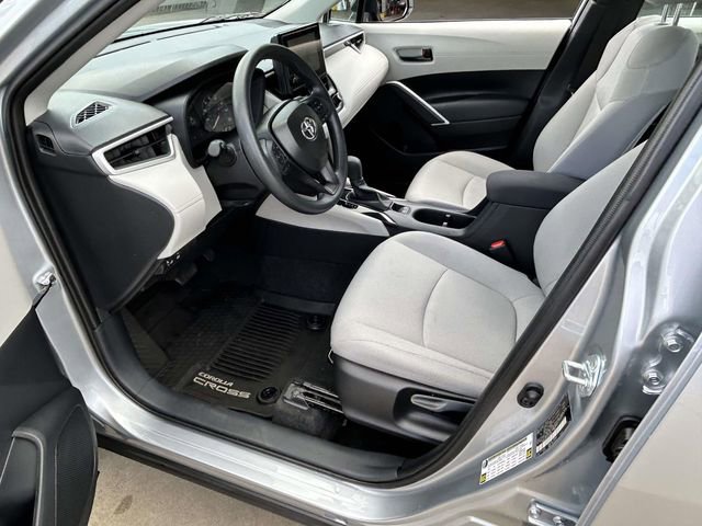 Used 2025 Toyota Corolla Cross L image 11