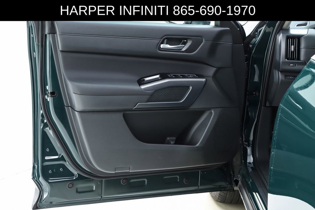 Used 2025 Nissan Pathfinder SL image 19