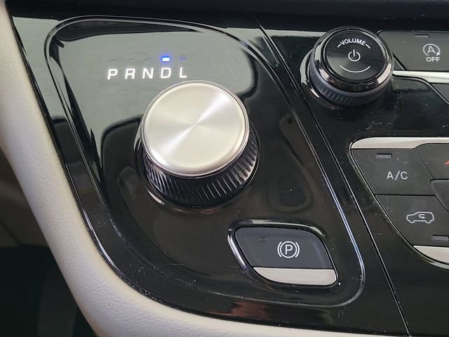 Used 2024 Chrysler Voyager LX image 11