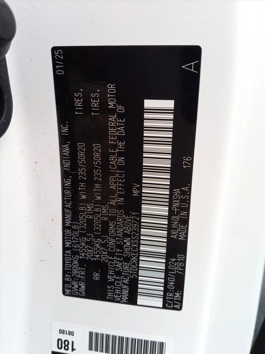 Used 2025 Toyota Sienna XSE w/ XSE Premium Package FWD image 25