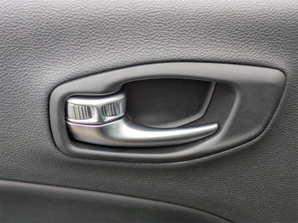 Used 2018 Jeep Compass Limited image 11