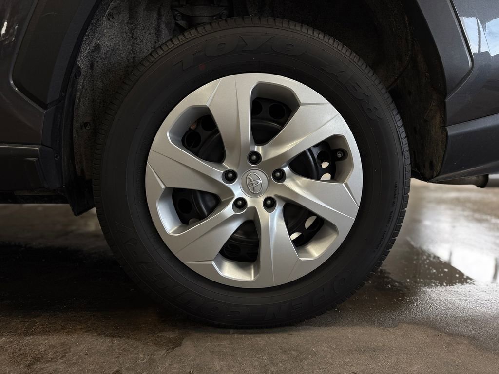Used 2023 Toyota RAV4 LE image 34