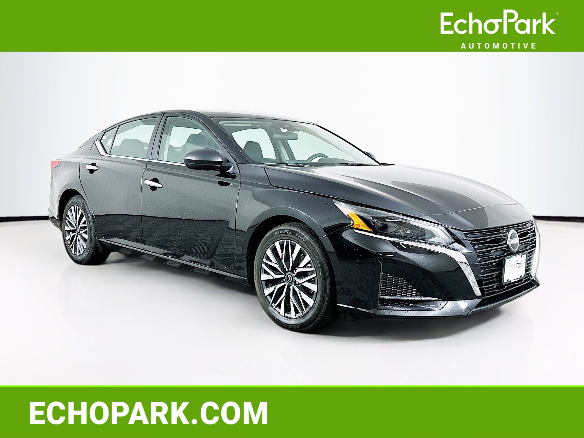 Used 2024 Nissan Altima 2.5 SV image 1