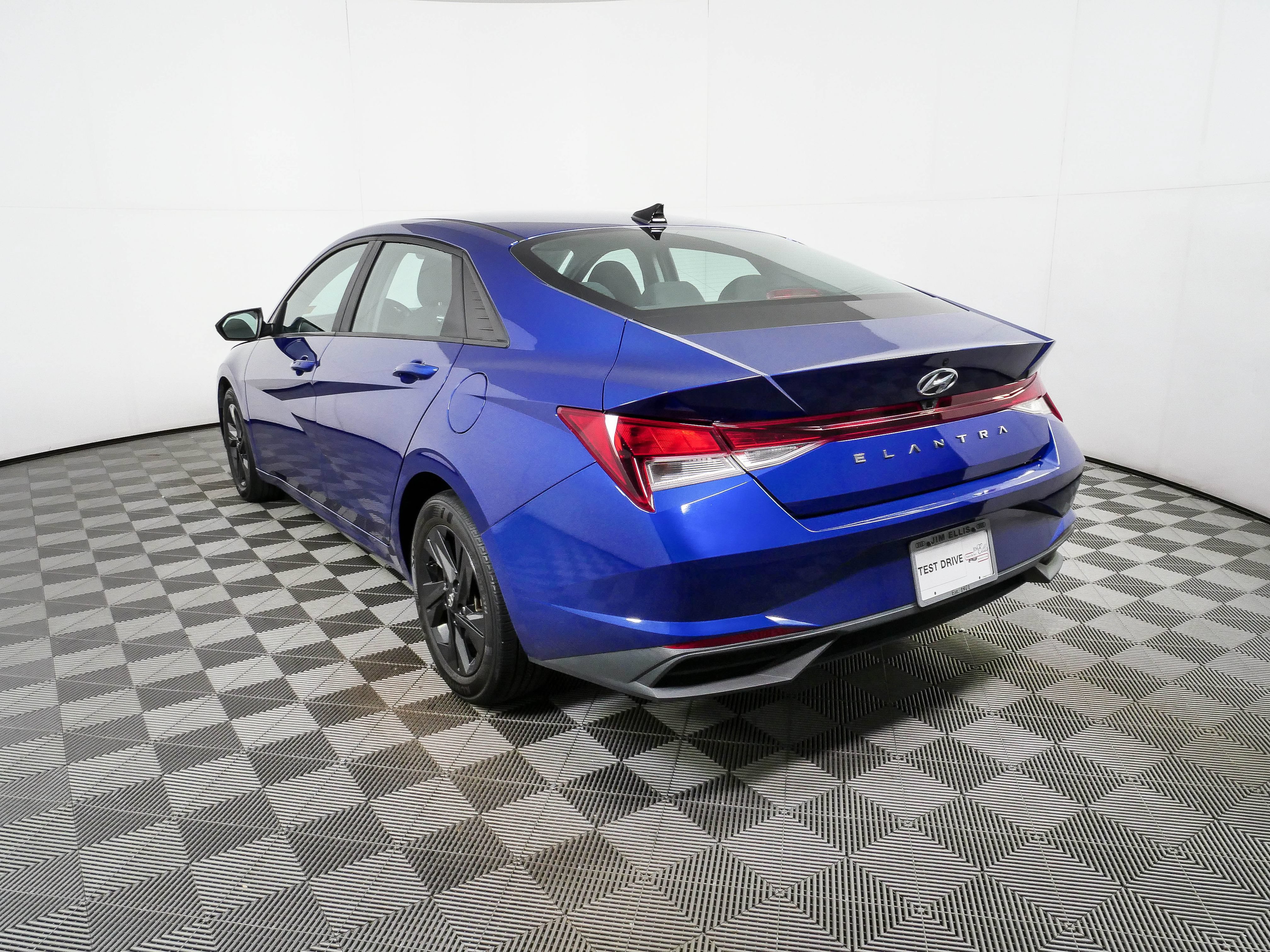 Used 2021 Hyundai Elantra SEL w/ Convenience Package FWD image 26