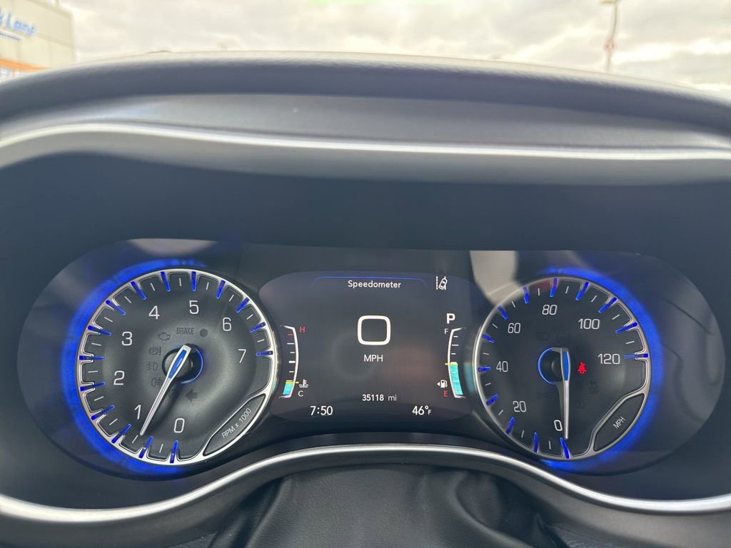 Used 2024 Chrysler Pacifica Touring-L image 15