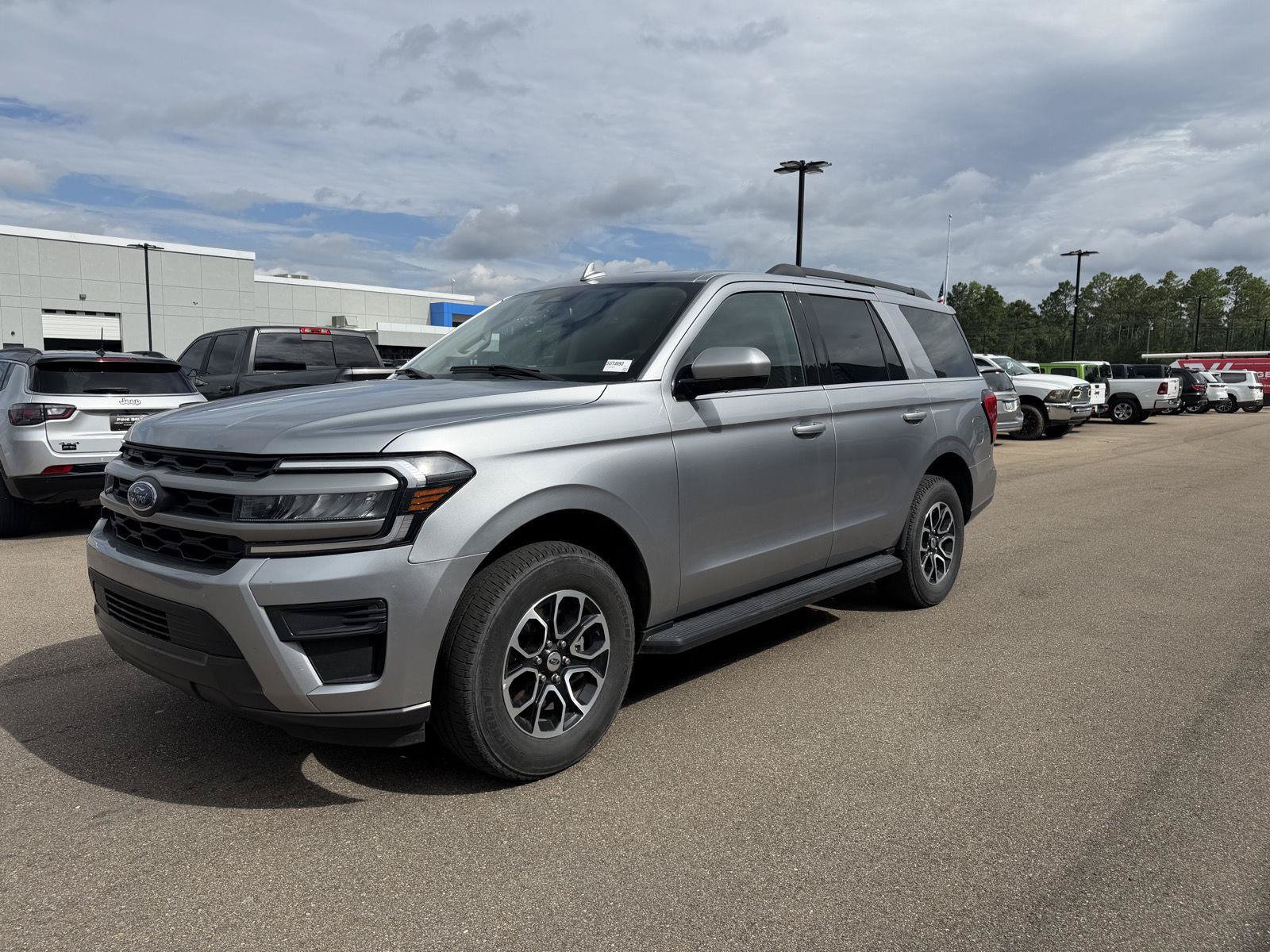 Used 2024 Ford Expedition XLT