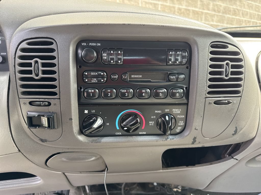 Used 1998 Ford Expedition XLT RWD image 14