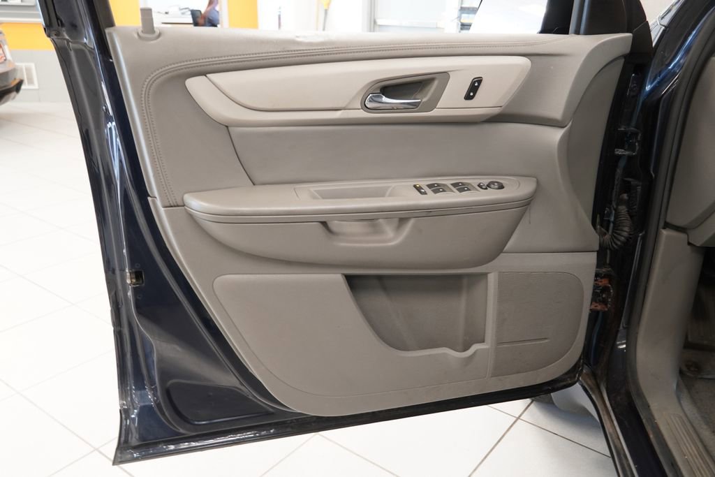 Used 2017 Chevrolet Traverse LS FWD image 4