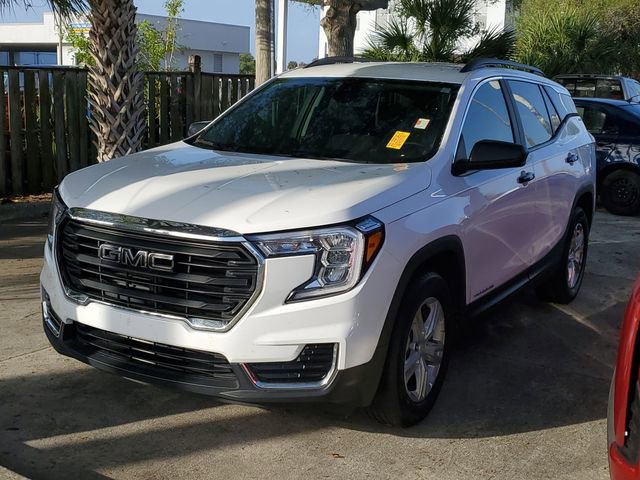 Used 2022 GMC Terrain SLE w/ Driver Convenience Package image 2