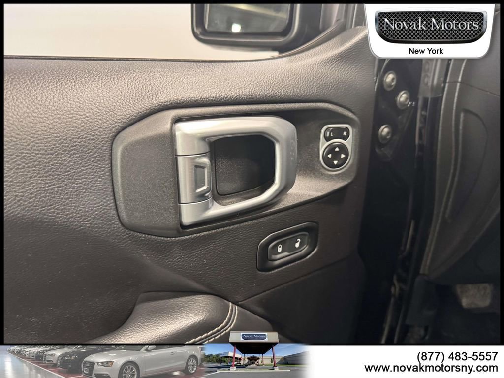 Used 2020 Jeep Wrangler Unlimited Sahara AWD/4WD image 14