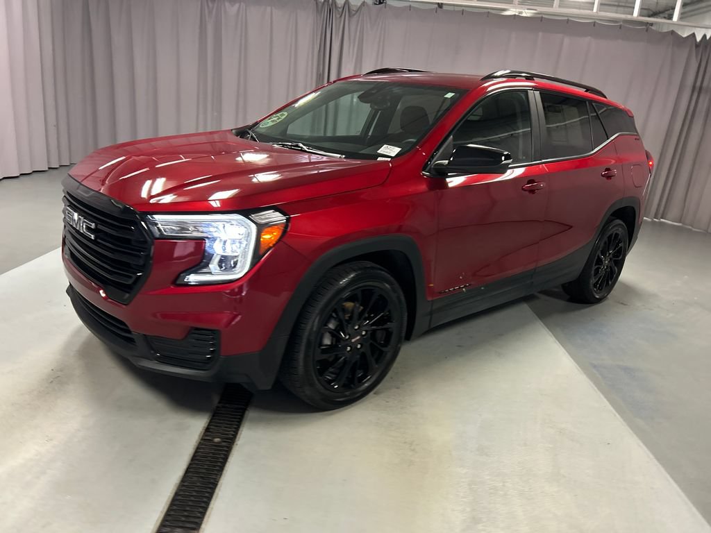 Used 2023 GMC Terrain SLE w/ Driver Convenience Package FWD image 3