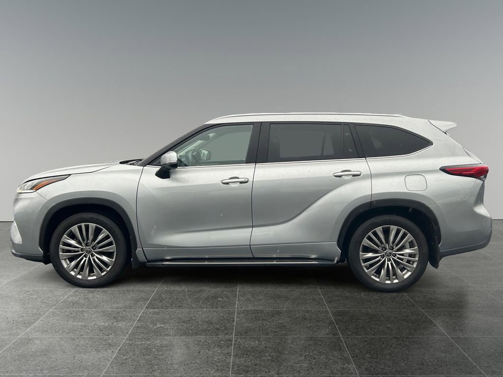 Used 2022 Toyota Highlander Platinum image 4