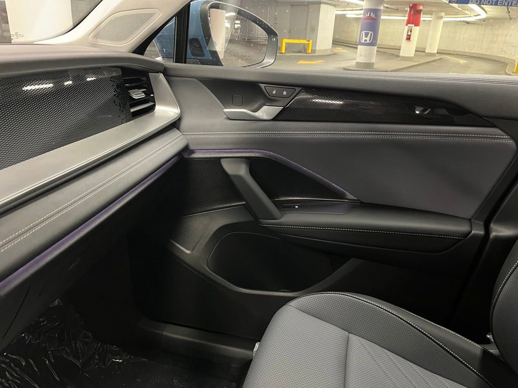 New 2025 Volkswagen Tiguan SE R-Line image 31