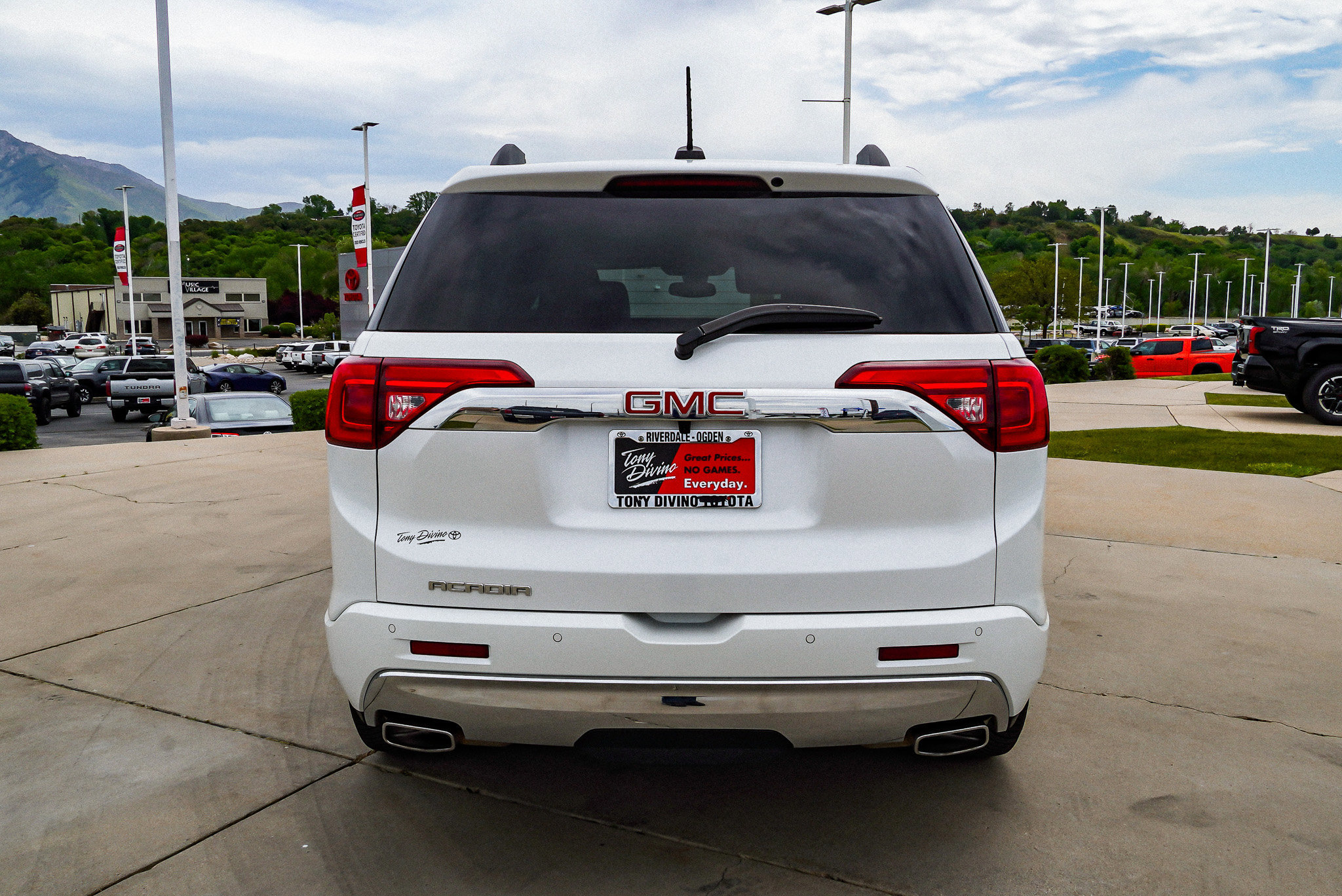 Used 2018 GMC Acadia Denali w/ Technology Package FWD image 7