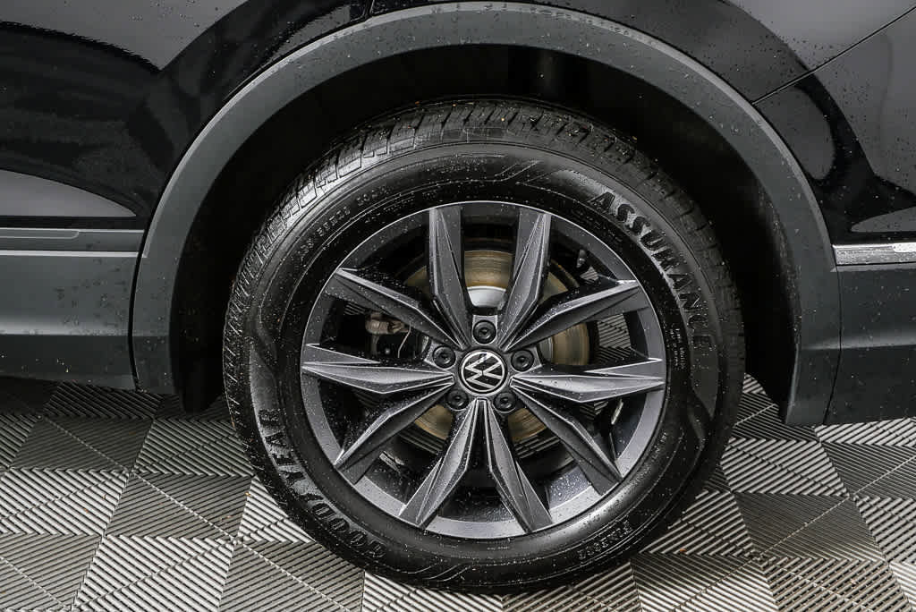 Certified 2023 Volkswagen Tiguan SE FWD image 40