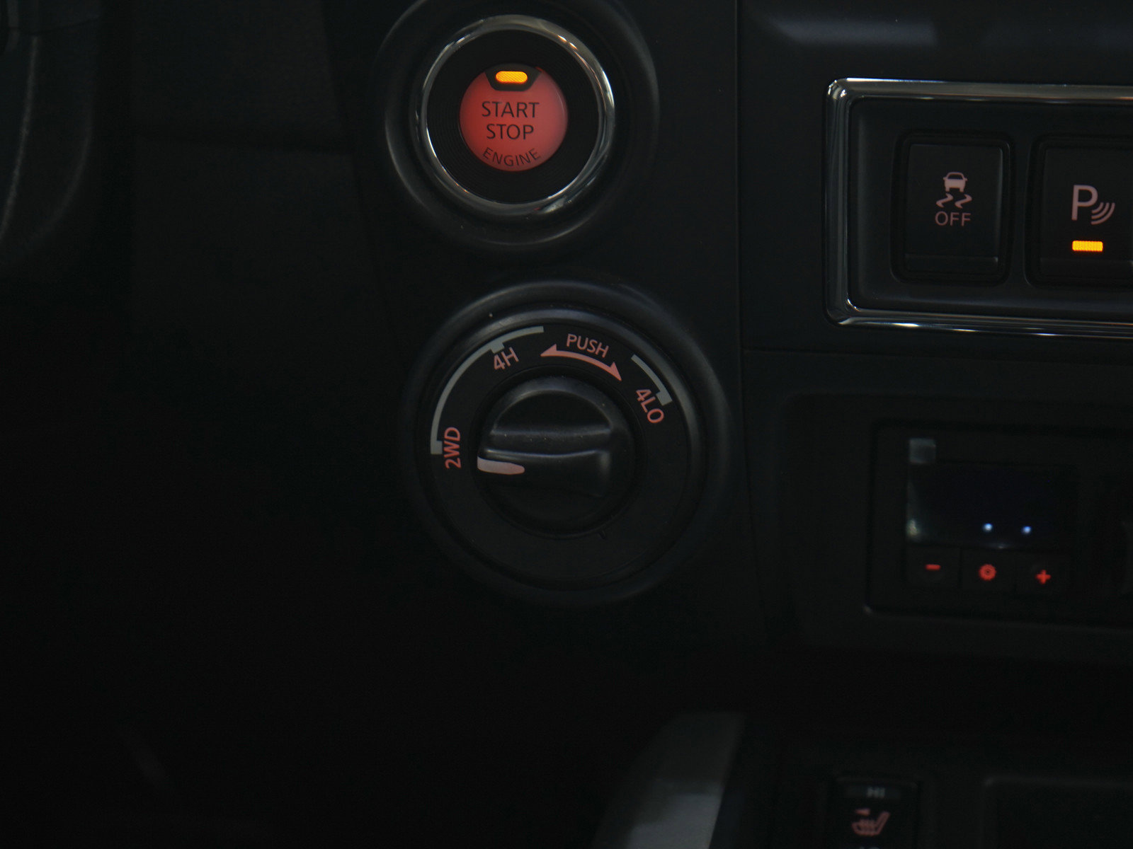 Used 2024 Nissan Titan SV w/ SV Convenience Package image 22