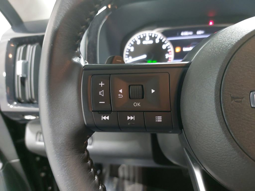 Used 2024 Nissan Pathfinder SV w/ Cargo Package image 18