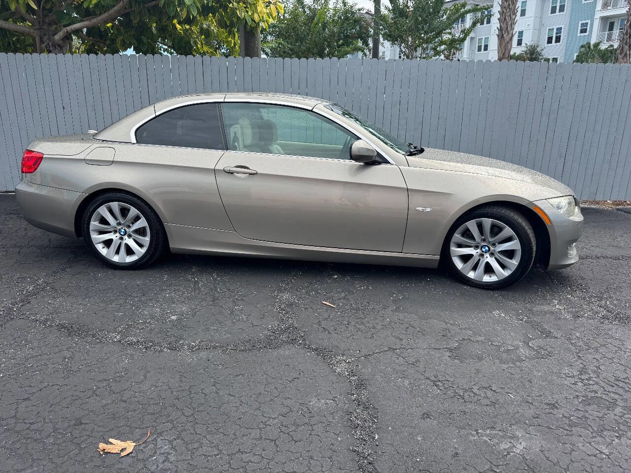 Used 2011 BMW 328i Convertible image 2