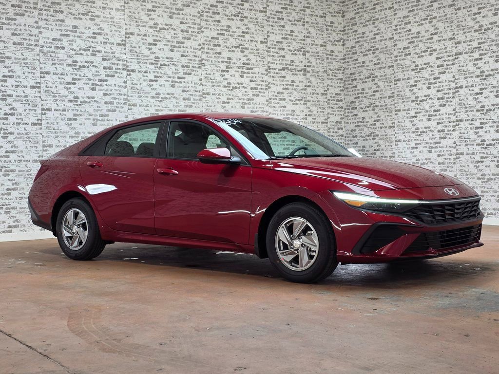 New 2026 Hyundai Elantra SE image 1