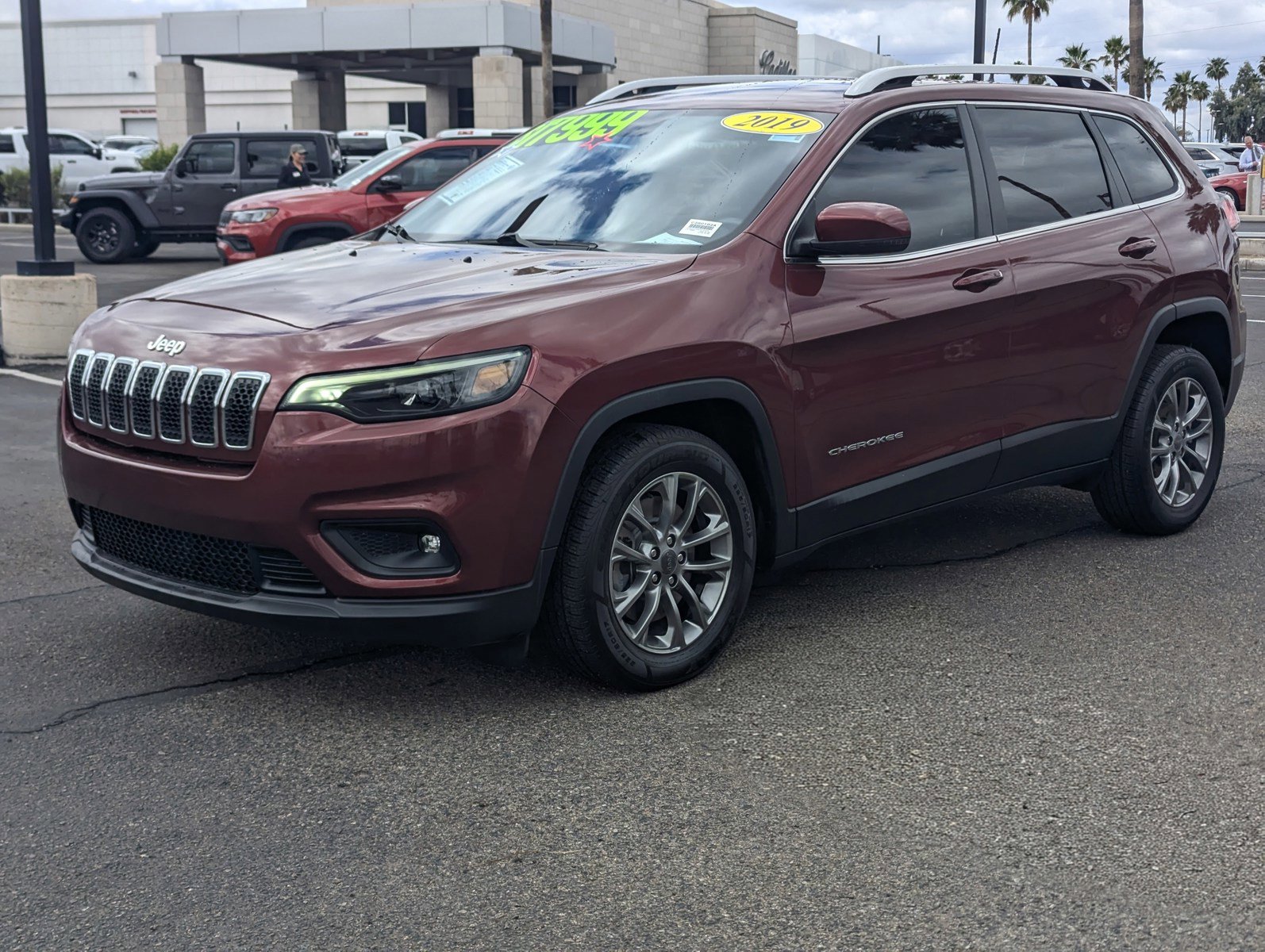 Used 2019 Jeep Cherokee Latitude Plus FWD image 5
