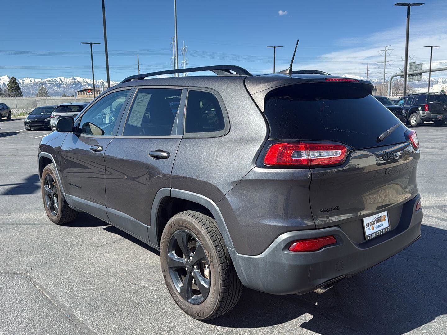 Used 2016 Jeep Cherokee Latitude w/ Cold Weather Group image 8