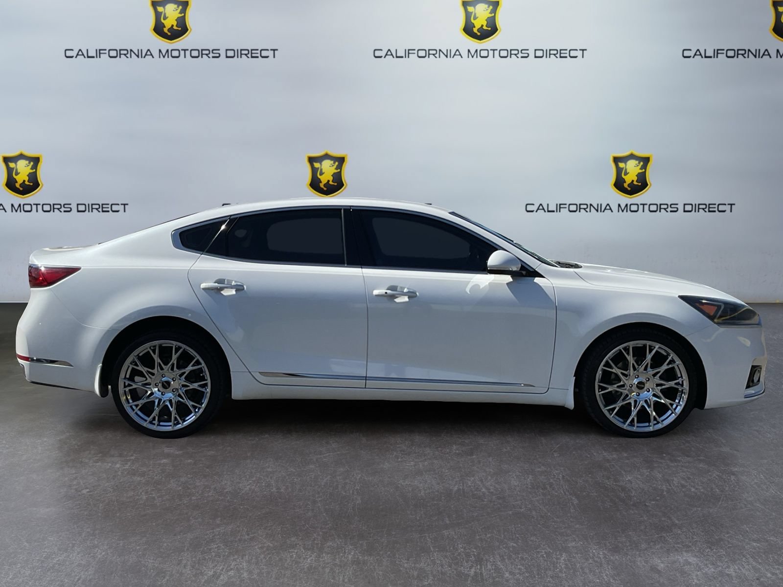 Used 2019 Kia Cadenza Premium FWD image 4