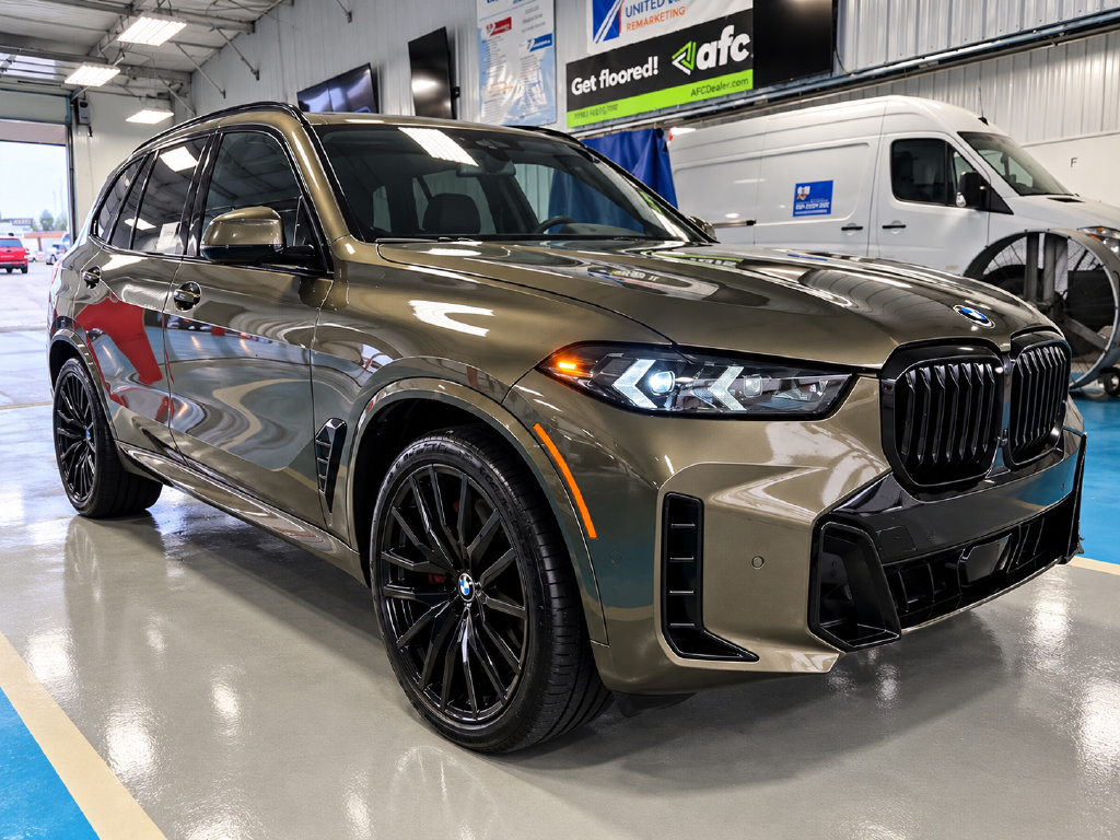 Used 2024 BMW X5 xDrive40i w/ M Sport Package AWD/4WD image 2