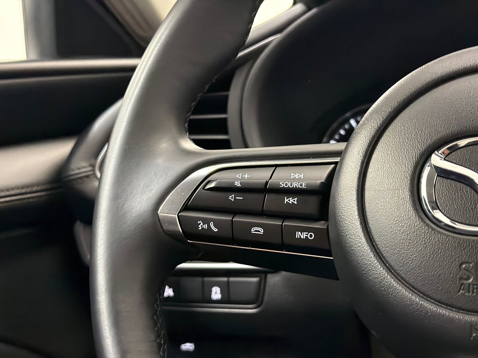 Used 2025 MAZDA MAZDA3 s image 19