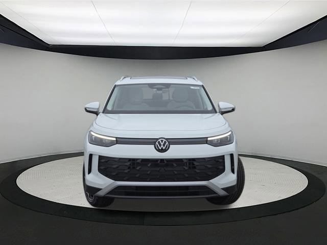New 2025 Volkswagen Tiguan SE image 2