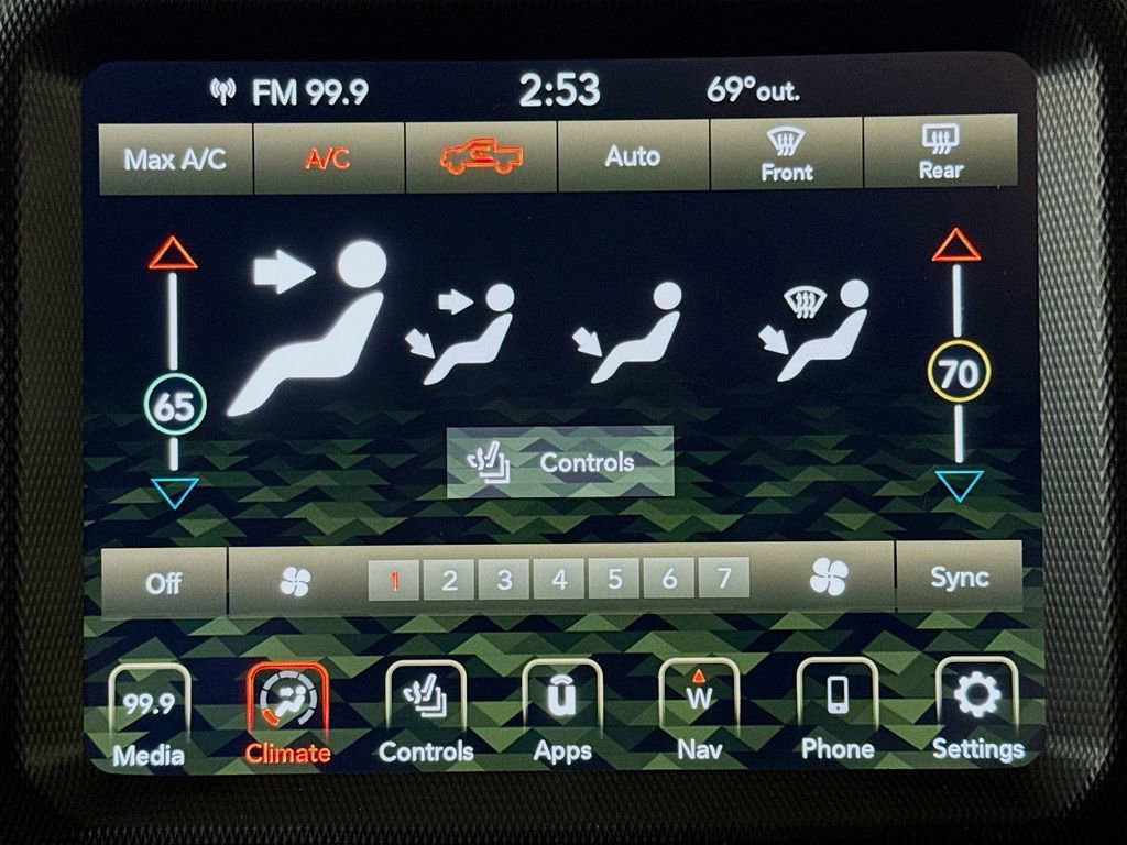 Used 2022 Jeep Gladiator Rubicon w/ Cold Weather Group AWD/4WD image 14