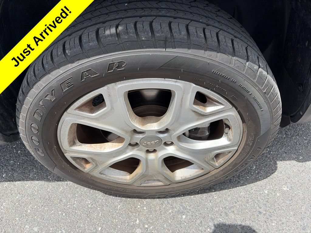 Used 2019 Jeep Renegade Latitude w/ Cold Weather Group AWD/4WD image 11