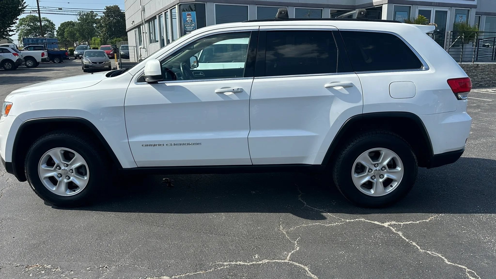 Used 2014 Jeep Grand Cherokee Laredo AWD/4WD image 8