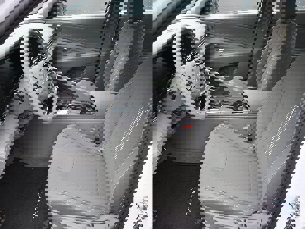 New 2025 Hyundai Elantra Sport image 9