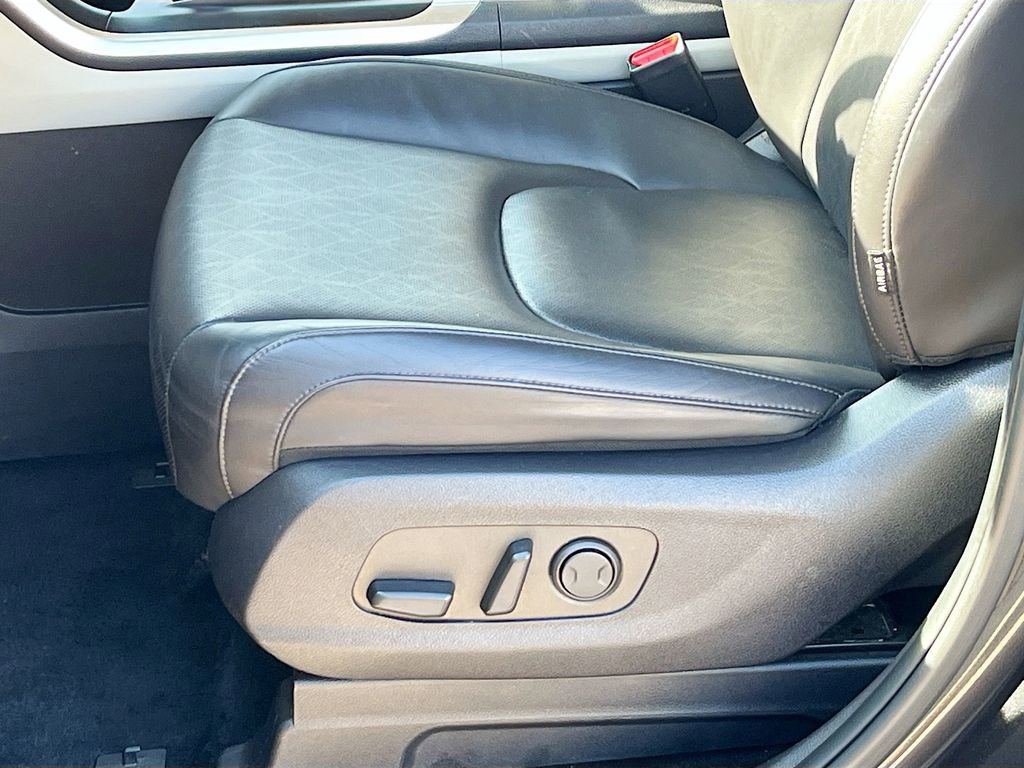 Used 2024 Kia Carnival LX image 17