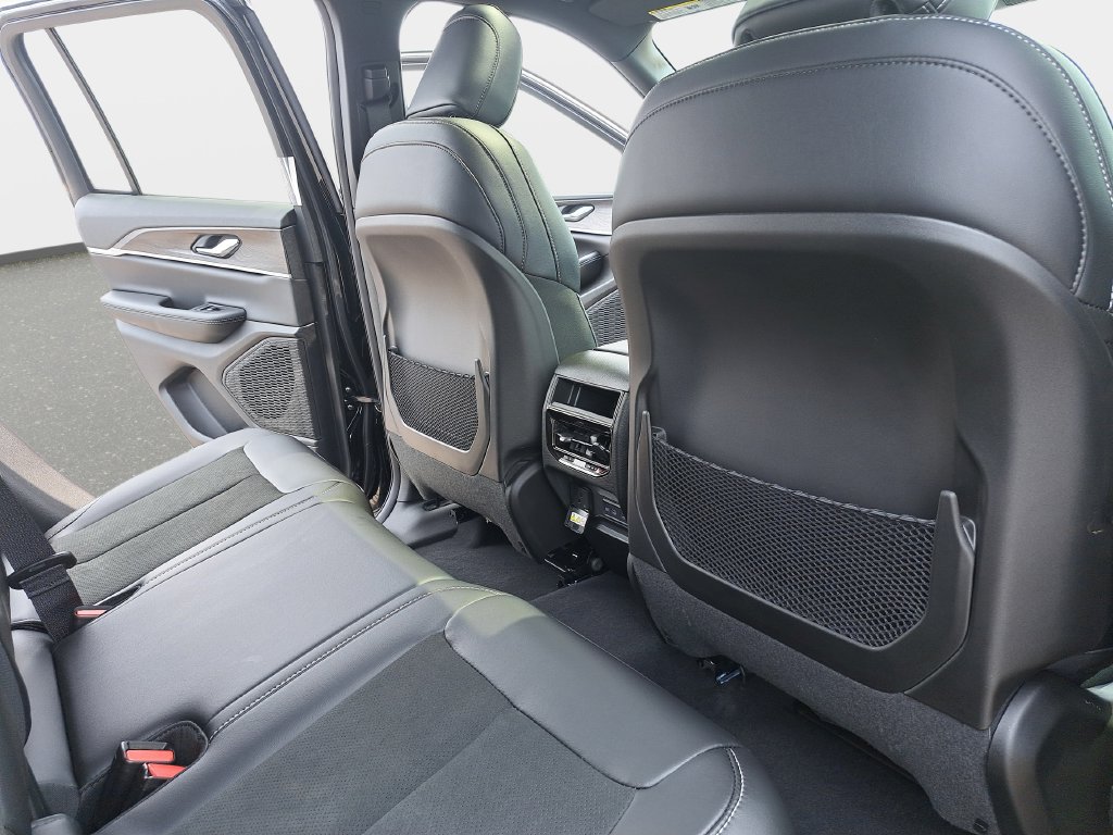 New 2026 Jeep Grand Cherokee Altitude AWD/4WD image 11
