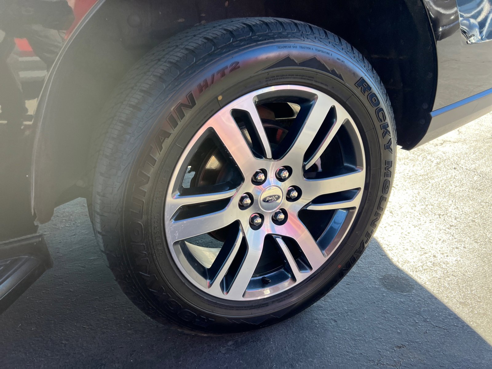 Used 2024 Ford Expedition Limited image 17