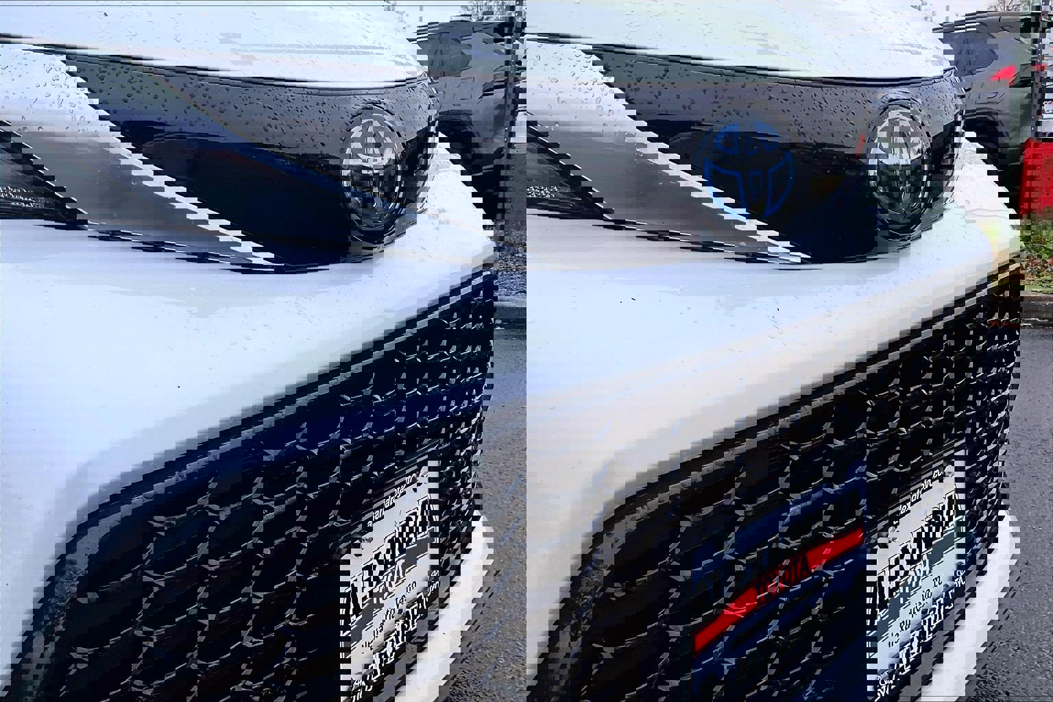 Used 2023 Toyota Sienna XSE image 30