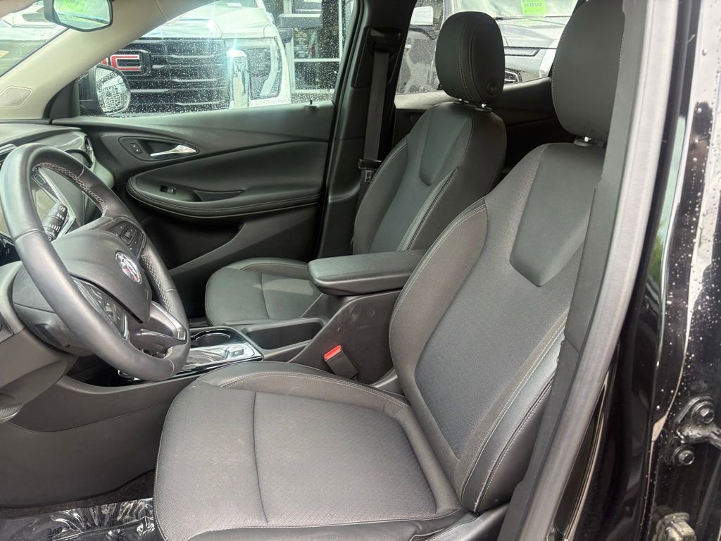 Used 2023 Buick Encore GX Select w/ Sport Touring Package FWD image 21
