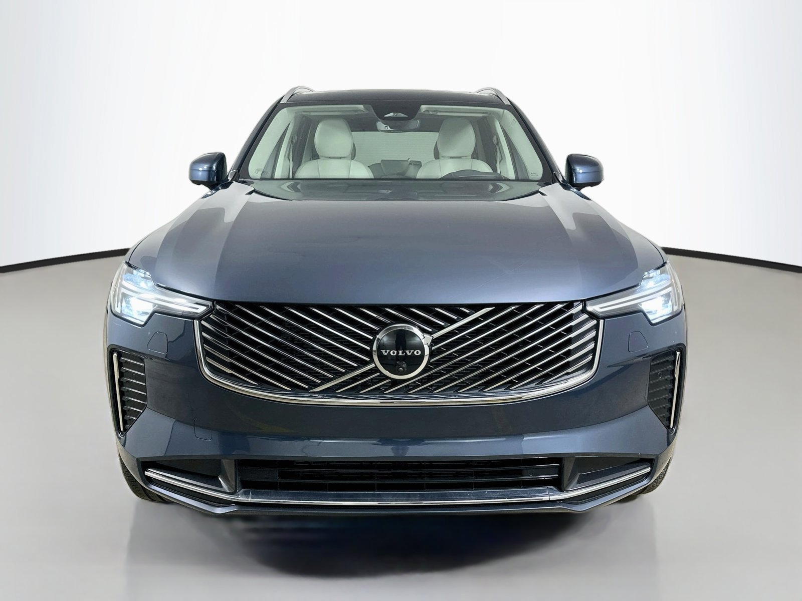 Certified 2026 Volvo XC90 B6 Ultra AWD/4WD image 2