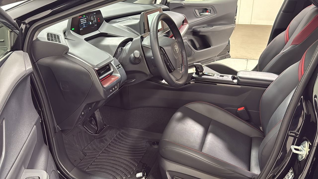 Used 2025 Toyota Prius XSE image 12